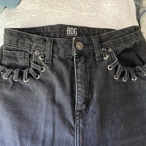 urban outfitters black straight leg jean / cool pocket detailing 😎